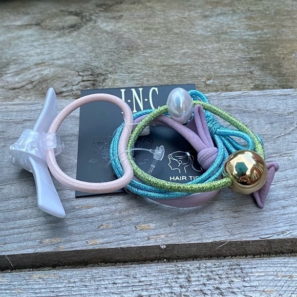 NWT LOT / BUNDLE OF SCRUNCHIES AND HAIR TIES BY INC. - Picture 5 of 10